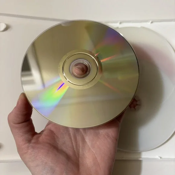 Project Runway - The Complete First Season (DVD, 2005, 3-Disc Set) - Picture 6 of 9